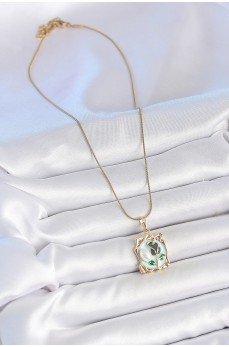 316L Çelik Gold Renk Zincir Mavi Mineli Çiçek İşlemeli İnci Detay Portre Model Kadın Kolye 316L Çelik Gold Renk Zincir Mavi Mineli Çiçek İşlemeli İnci Detay Portre Model Kadın Kolye