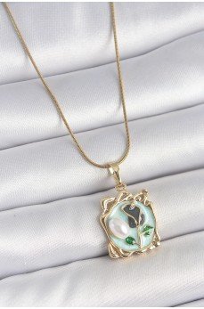 316L Çelik Gold Renk Zincir Mavi Mineli Çiçek İşlemeli İnci Detay Portre Model Kadın Kolye