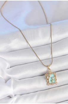 316L Çelik Gold Renk Zincir Mavi Mineli Çiçek İşlemeli Zirkon Taşlı Kelebek Detay Portre Model Kadın Kolye 316L Çelik Gold Renk Zincir Mavi Mineli Çiçek İşlemeli Zirkon Taşlı Kelebek Detay Portre Model Kadın Kolye