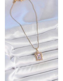 316L Çelik Gold Renk Zincir Mor Mineli Çiçek İşlemeli Zirkon Taşlı Kelebek Detay Portre Model Kadın Kolye