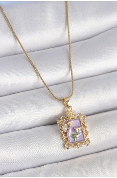 316L Çelik Gold Renk Zincir Mor Mineli Çiçek İşlemeli Zirkon Taşlı Kelebek Detay Portre Model Kadın Kolye