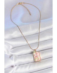 316L Çelik Gold Renk Zincir Pembe Mineli İncli Çiçek İşlemeli Portre Model Kadın Kolye
