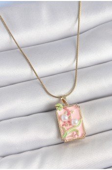 316L Çelik Gold Renk Zincir Pembe Mineli İncli Çiçek İşlemeli Portre Model Kadın Kolye