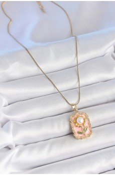 316L Çelik Gold Renk Zincir Pembe Mineli İncli Papatya Model Portre Model Kadın Kolye 316L Çelik Gold Renk Zincir Pembe Mineli İncli Papatya Model Portre Model Kadın Kolye
