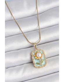 316L Çelik Gold Renk Zincir Mavi Mineli İncili Papatya İşlemeli Portre Model Kadın Kolye