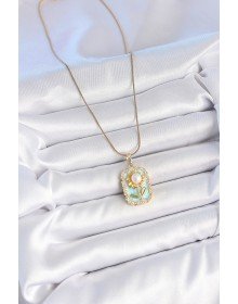 316L Çelik Gold Renk Zincir Mavi Mineli İncili Papatya İşlemeli Portre Model Kadın Kolye