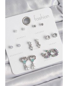 Pirinç Gümüş Renk Zirkon Taşlı Sallantılı Kalp Model Çiçek Detay 7 Çift Kadın Küpe Seti