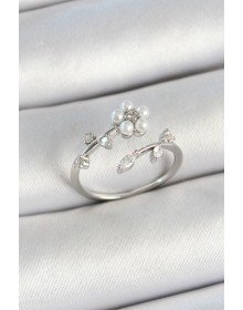 Pirinç İnci Detaylı Papatya Figürlü Zirkon Taşlı Gümüş Renk Ayarlanabilir Kadın Yüzük