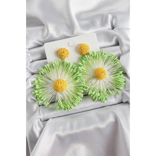 Yeşil Püsküllü Papatya Figürlü Hasır Örgü Model Gold Renk Kadın Küpe