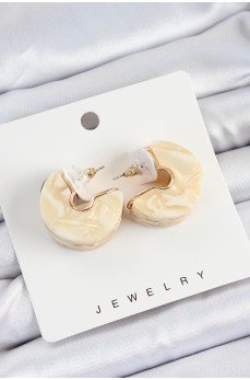 Pirinç Mermer Desenli Vintage Yarım Halka Model Gold Renk Kadın Küpe Pirinç Mermer Desenli Vintage Yarım Halka Model Gold Renk Kadın Küpe