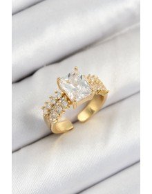 Pirinç  Büyük Zirkon Taşlı Model Gold Renk Kadın Yüzük