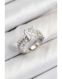 Pirinç  Büyük Zirkon Taşlı Model Gümüş Renk Kadın Yüzük