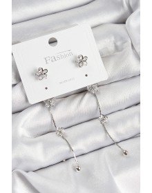 Pirinç Zirkon Taşlı Sallantılı Çiçek Model Gümüş Renk 925 Ayar Gümüş Çivi Kadın Küpe