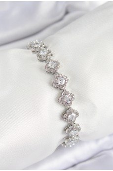 Pirinç Zirkon Taşlı Yonca Baget Model Gümüş Renk VIP Seri Kadın Bileklik