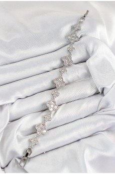 Pirinç Zirkon Taşlı Yonca Model Gümüş Renk VIP Seri Kadın Bileklik