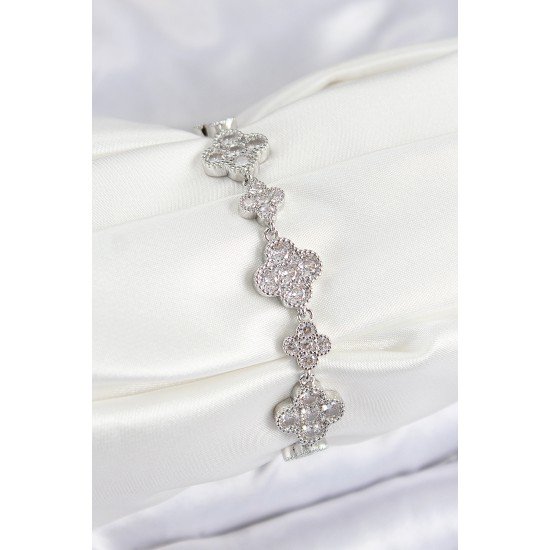 Pirinç Zirkon Taşlı Yonca Model Gümüş Renk VIP Seri Kadın Bileklik Pirinç Zirkon Taşlı Yonca Model Gümüş Renk VIP Seri Kadın Bileklik