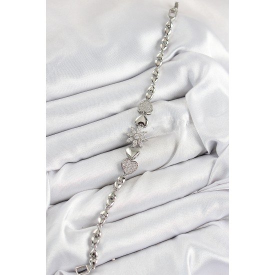 Pirinç Zirkon Taşlı Kalp Detaylı Çiçek Model Gümüş Renk Kadın Bileklik