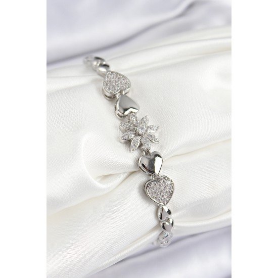 Pirinç Zirkon Taşlı Kalp Detaylı Çiçek Model Gümüş Renk Kadın Bileklik
