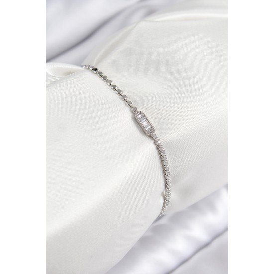 Pirinç Zirkon Taşlı Dikdörtgen Model Ezme Zincir Gümüş Renk Kadın Bileklik