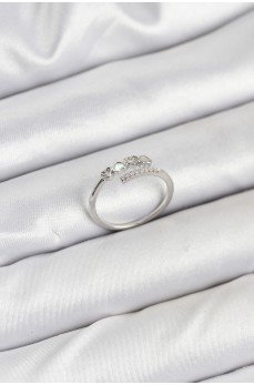 Pirinç Gümüş Renk Kalpli Detaylı Zirkon Taşlı Kadın Yüzük