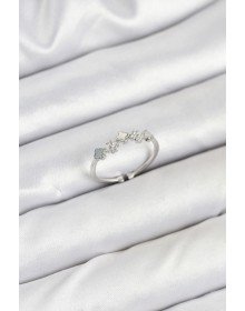 Pirinç Gümüş Renk Minimal Yonca Detaylı Kadın Yüzük