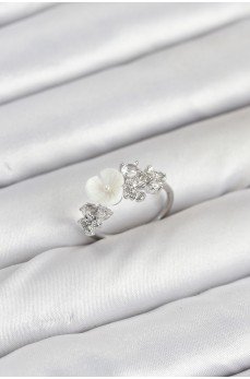 Pirinç Gümüş Renk Çiçek Model Zirkon Taşlı Kadın Yüzük