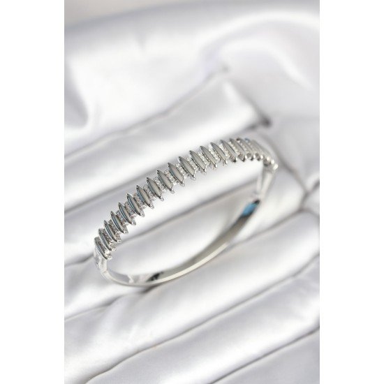 Gümüş Renk Zirkon Taşlı Pirinç Kadın Kelepçe Gümüş Renk Zirkon Taşlı Pirinç Kadın Kelepçe