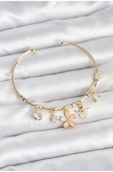Çiçek ve Kelebek Charmlı Gold Renk Pirinç Kadın Bileklik Çiçek ve Kelebek Charmlı Gold Renk Pirinç Kadın Bileklik