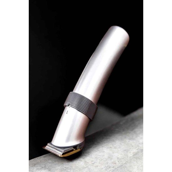 4 Taraklı Profesyonel Şarjlı Saç ve Sakal Kesme Tıraş Makinesi Seti 4 Taraklı Profesyonel Şarjlı Saç ve Sakal Kesme Tıraş Makinesi Seti