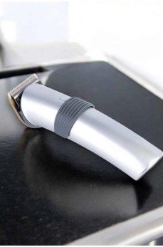 Erkeklere Özel Şarjlı Saç ve Sakal Kesme Tıraş Makinesi Seti Erkeklere Özel Şarjlı Saç ve Sakal Kesme Tıraş Makinesi Seti