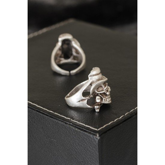 Kuru Kafa Tasarımlı Eskitme Gümüş Renkli Ayarlamalı Model Erkek Yüzük Kuru Kafa Tasarımlı Eskitme Gümüş Renkli Ayarlamalı Model Erkek Yüzük