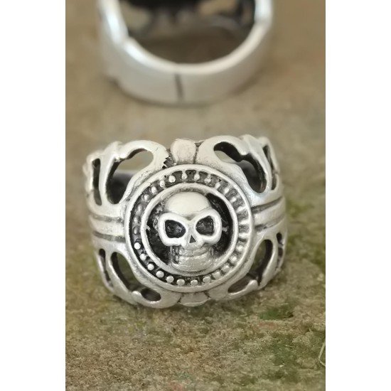 Eskitme Gümüş Renk Metal Kuru Kafa Tasarım Ayarlamalı Erkek Yüzük Eskitme Gümüş Renk Metal Kuru Kafa Tasarım Ayarlamalı Erkek Yüzük