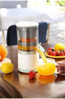 Katı Meyve Sıkacağı Taşınabilir USB Şarjlı Pratik Paslanmaz Çelik Bıçaklı Katı Meyve Sıkacağı Taşınabilir USB Şarjlı Pratik Paslanmaz Çelik Bıçaklı