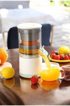 Katı Meyve Sıkacağı Taşınabilir USB Şarjlı Pratik Paslanmaz Çelik Bıçaklı Katı Meyve Sıkacağı Taşınabilir USB Şarjlı Pratik Paslanmaz Çelik Bıçaklı