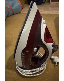 Yeni Nesil Kırmızı Buharlı Ütü 2200 Watt Seramik Tabanlı Yüksek Buhar Gücü