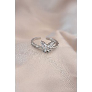 Adjustable Silver Color Metal Zircon Stone and Crystal Stone Butterfly Model Ring Adjustable Silver Color Metal Zircon Stone and Crystal Stone Butterfly Model Ring