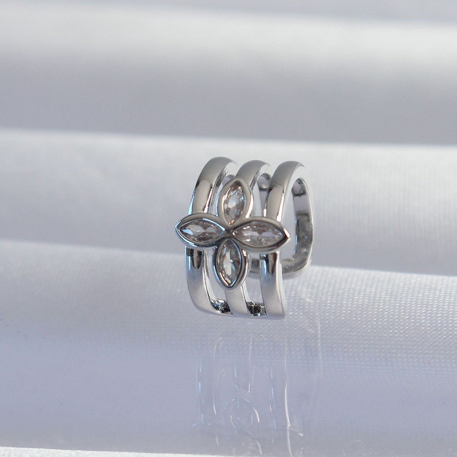 Brass Silver Color Clover Earcuff Earring Brass Silver Color Clover Earcuff Earring