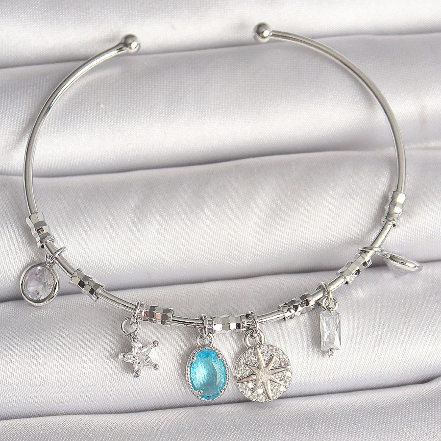 Brass Silver Color Shaking Compass Figure Heart Detail Charm Women s Bracelet
