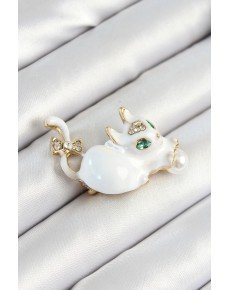 Gold Color Women's Brooch with Zircon Stone and Pearl Detail and White 3D Cat Figure