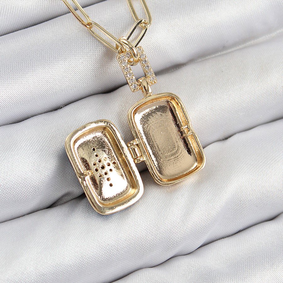 Brass Zircon Stone Openable Pole Star Model Gold Color Women s Necklace Brass Zircon Stone Openable Pole Star Model Gold Color Women s Necklace
