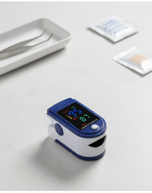 Digital Finger Type Oximeter Fast and Accurate Oxygen Measurement