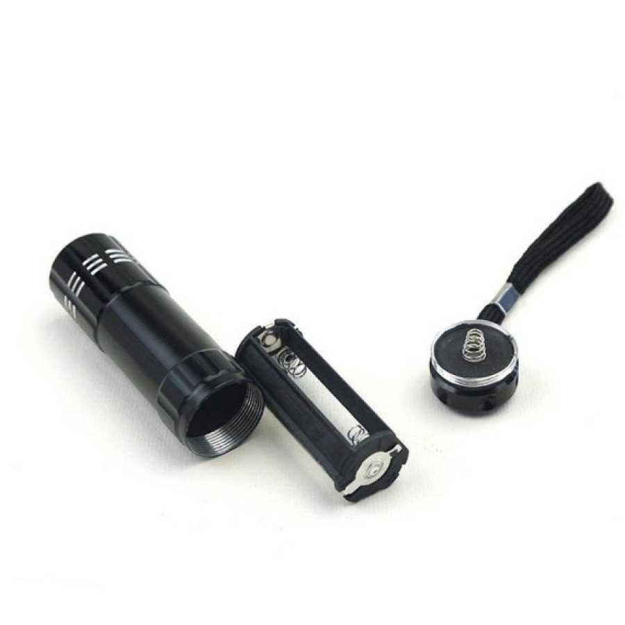 9 LED BATTERY-OPERATED FLASHLIGHT