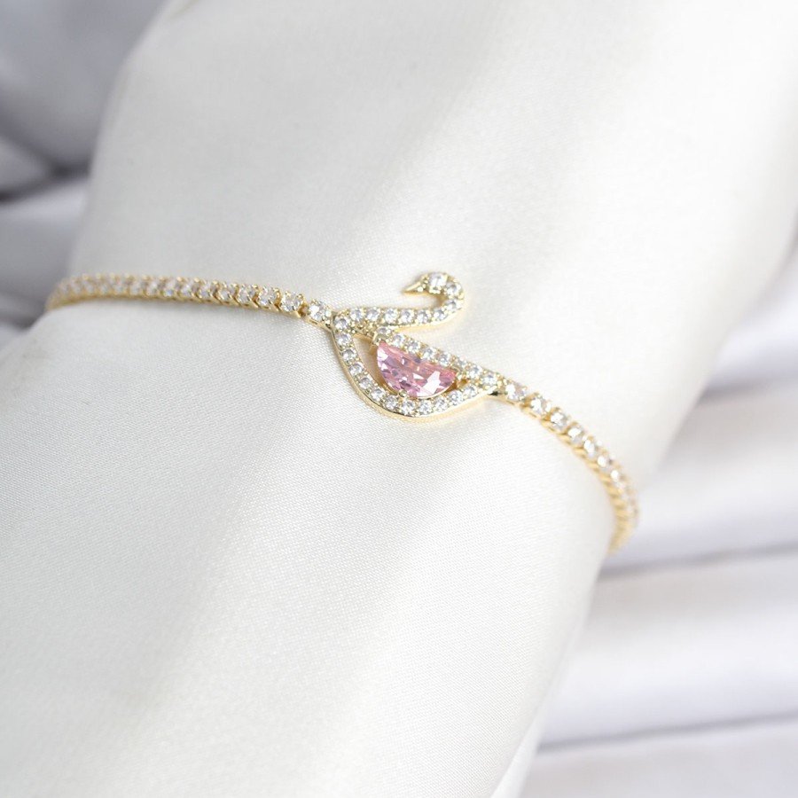 Pirinç Gold Renk Zirkon Taşlı Swan Model Su Yolu Kadın Bileklik Pirinç Gold Renk Zirkon Taşlı Swan Model Su Yolu Kadın Bileklik