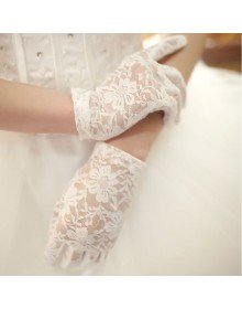 White Color Short Lacy Gloves