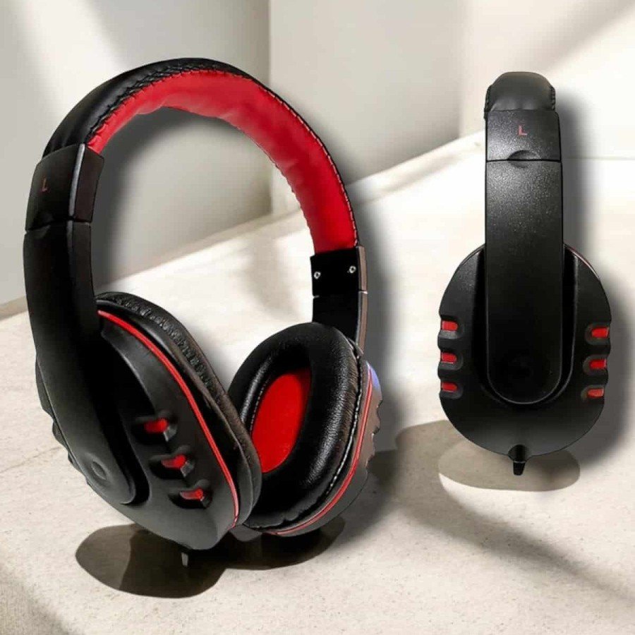 Uninterrupted Experience with Powerful Bass and Water-Resistant Wired Headphones