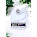 Long-Lasting Digital Kitchen Scale with Clear LCD Display and Auto-Off Feature