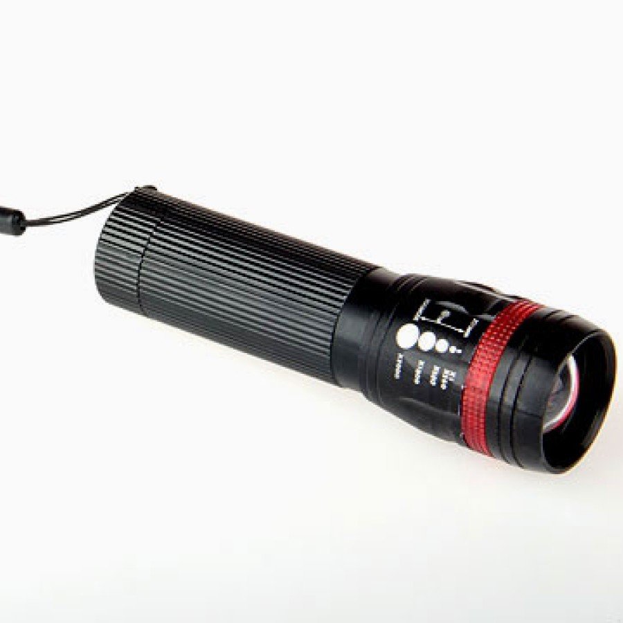 2 Km Range Aluminum Flashlight with Power LED and Zoom 2 Km Range Aluminum Flashlight with Power LED and Zoom