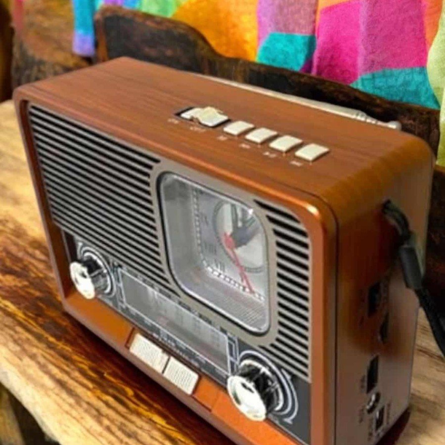 Wooden Look Retro Bluetooth Radio with USB, AUX and SD Card Input
